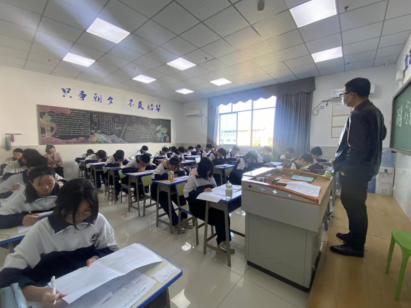 我校圆满完成2023年上学期期中考试工作